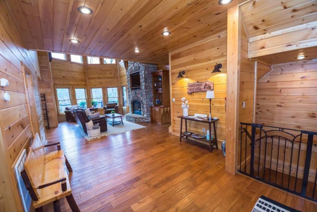 Hébergement de vacances Christmas Lodge-secluded Near Downtown