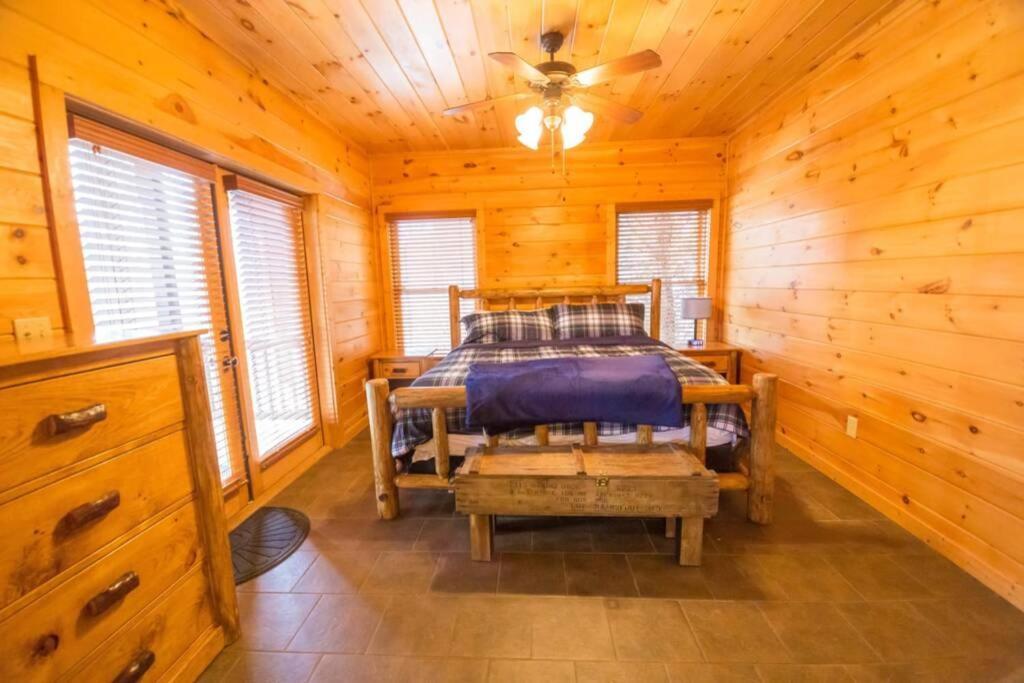 Christmas Lodge-secluded Near Downtown Hébergement de vacances