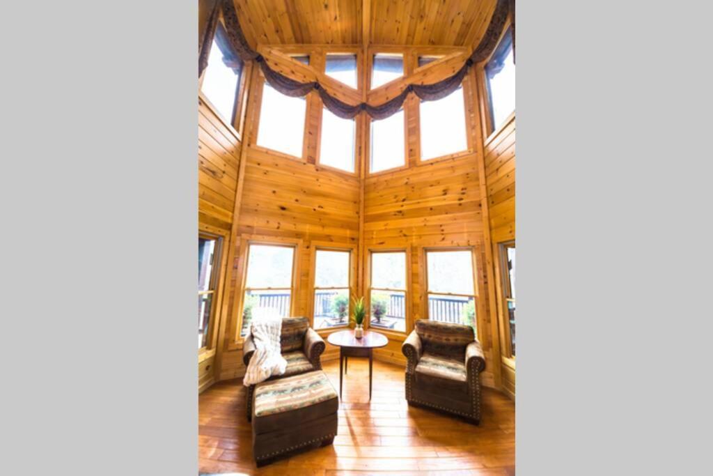 Christmas Lodge-secluded Near Downtown Hébergement de vacances Blue Ridge