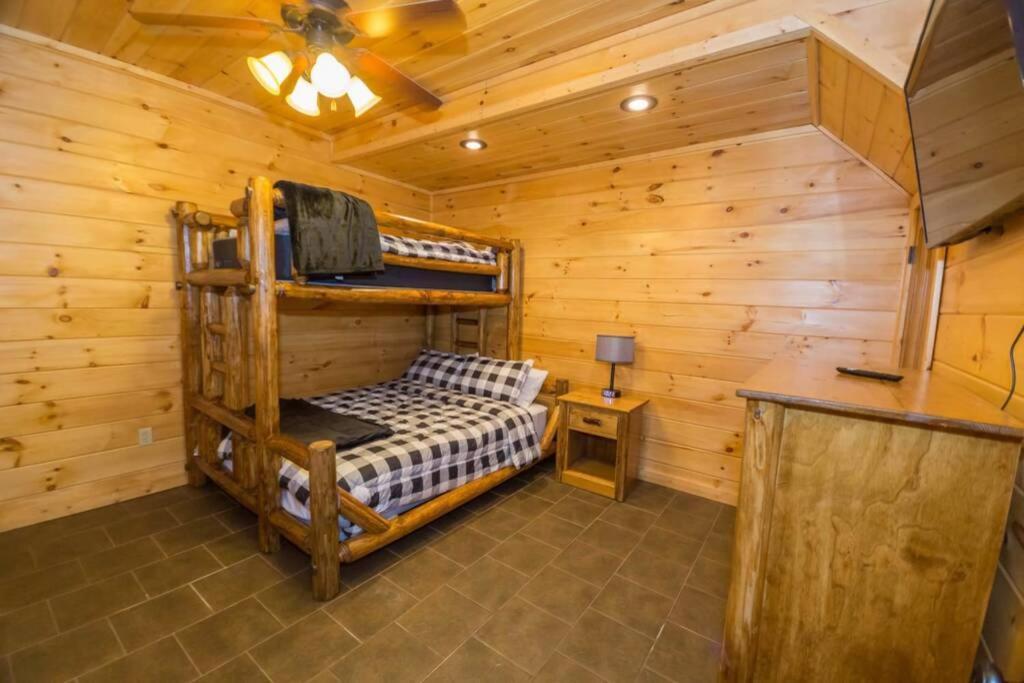 Christmas Lodge-secluded Near Downtown Hébergement de vacances *