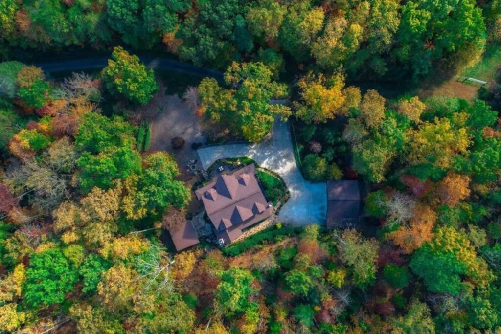 Christmas Lodge-secluded Near Downtown Hébergement de vacances