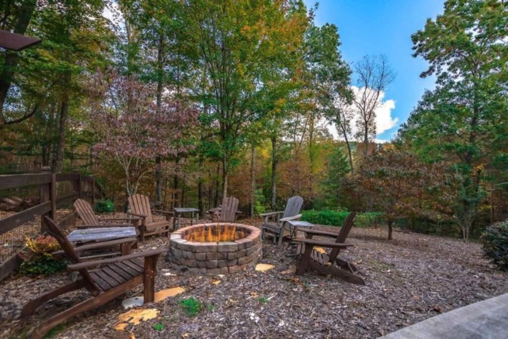 Christmas Lodge-secluded Near Downtown