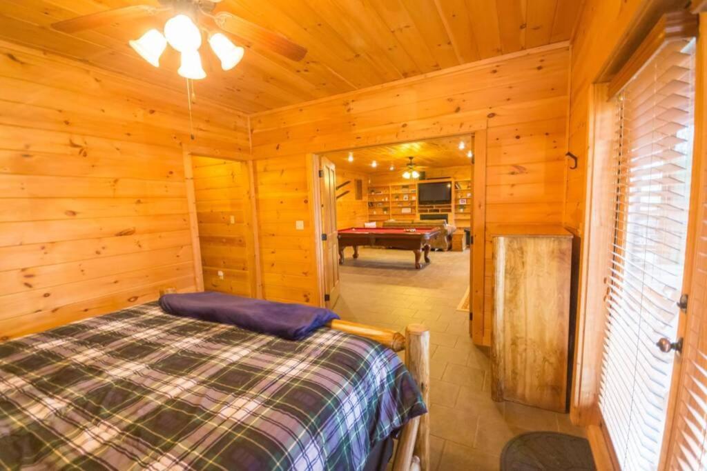 Christmas Lodge-secluded Near Downtown Hébergement de vacances *