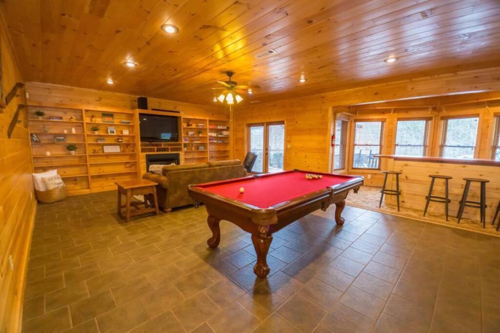 Christmas Lodge-secluded Near Downtown Hébergement de vacances *