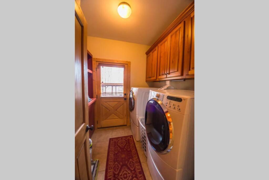 Christmas Lodge-secluded Near Downtown