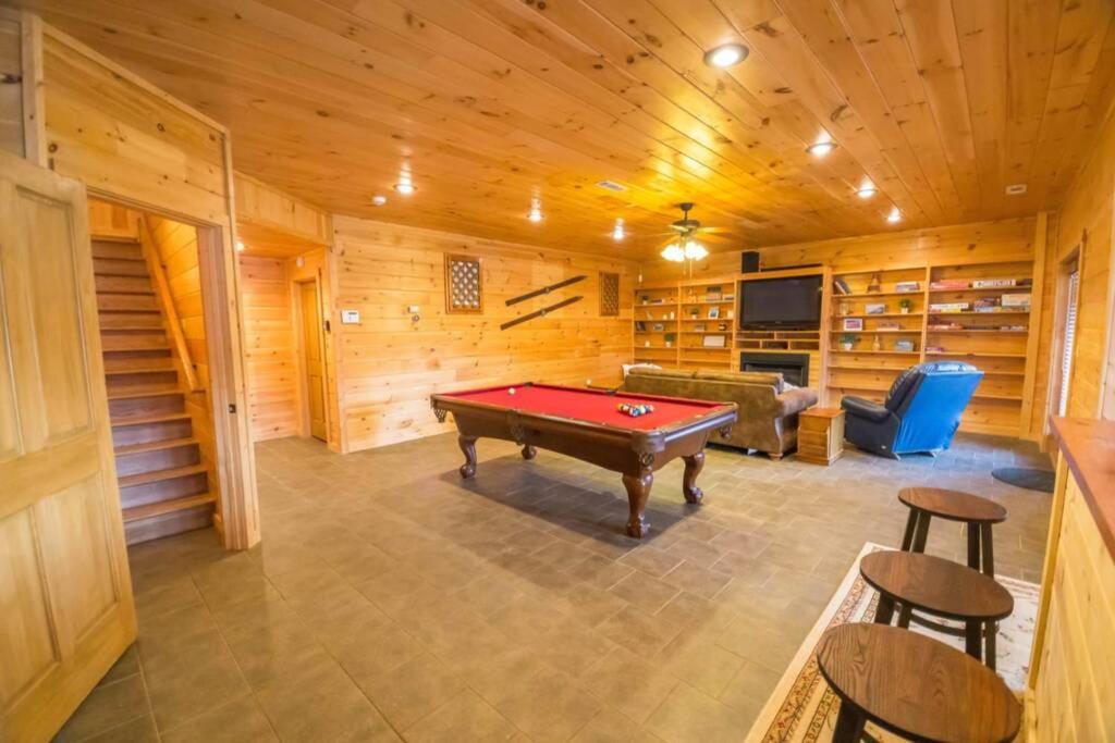 Christmas Lodge-secluded Near Downtown Hébergement de vacances